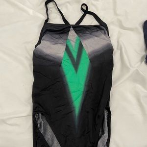 One piece swimmers suit